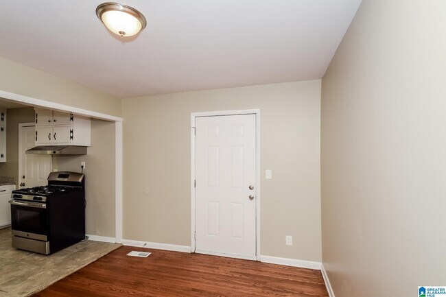 Building Photo - 113 16th Ct Cir NE