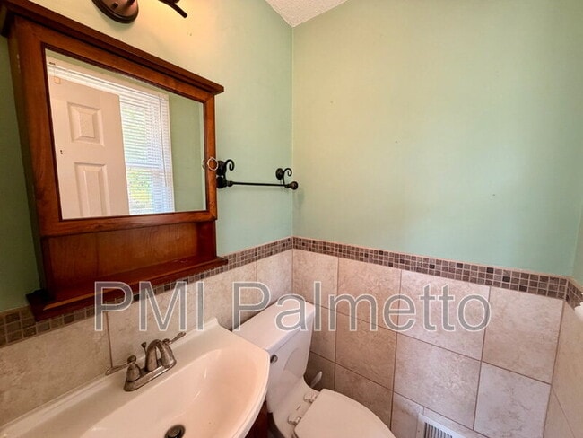 Building Photo - 1727 Sandra Dr