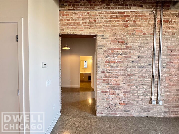 Building Photo - 1515 W 15th St