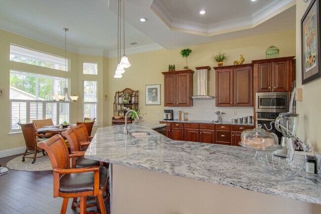 Building Photo - "Charming 3 Bed, 2.5 Bath Rental in Blufft...