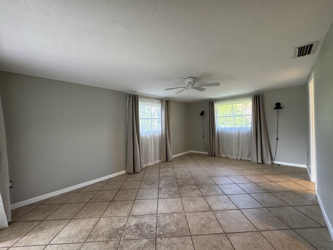 Building Photo - 927 Lemon Bay Dr
