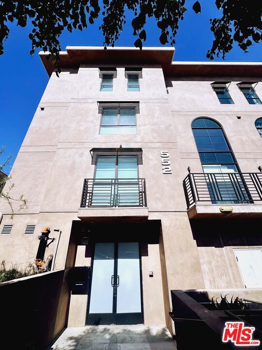 Primary Photo - 552 N Hobart Blvd