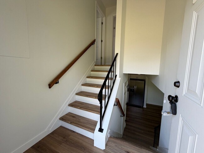 Building Photo - 813 Ridge St