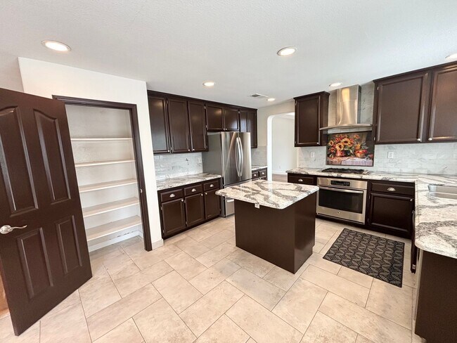 Building Photo - Stunning Four Bedroom Three Bathroom Home in Folsom