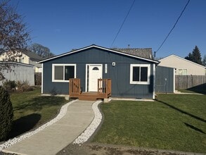 Building Photo - 33871 NE Blossom Dr