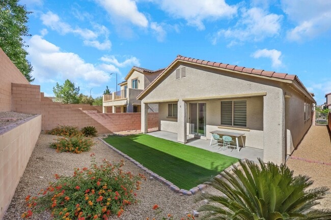Building Photo - Single story in gated community
