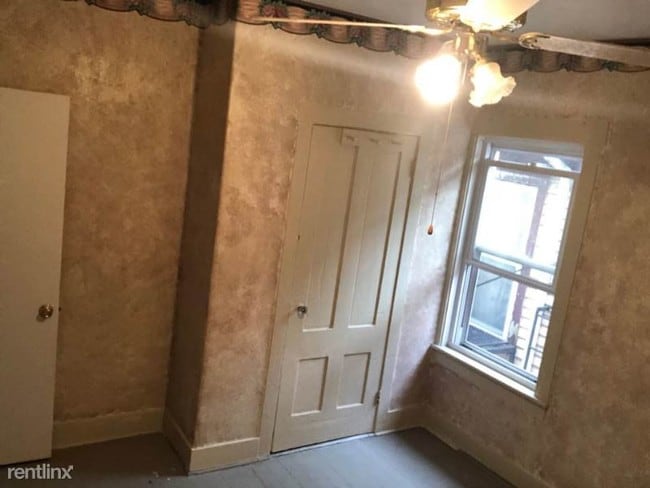 Building Photo - 86 Raymond St