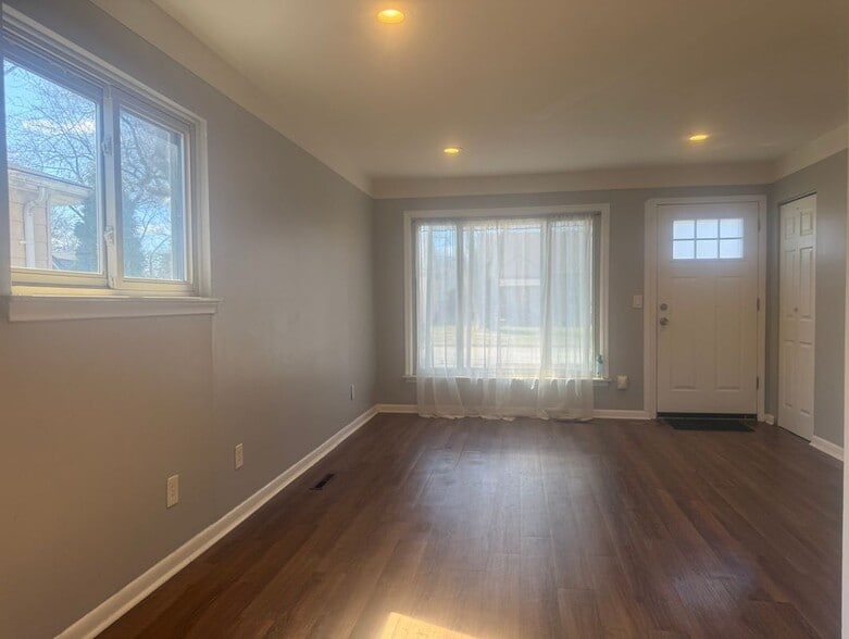 Building Photo - 4631 Ziegler St