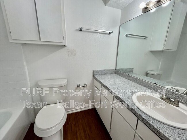 Building Photo - 3405 Orchard St