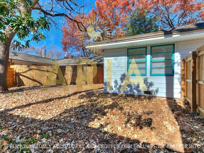 Building Photo - COMING SOON! 2 Bed/2 Bath Duplex Super Clo...