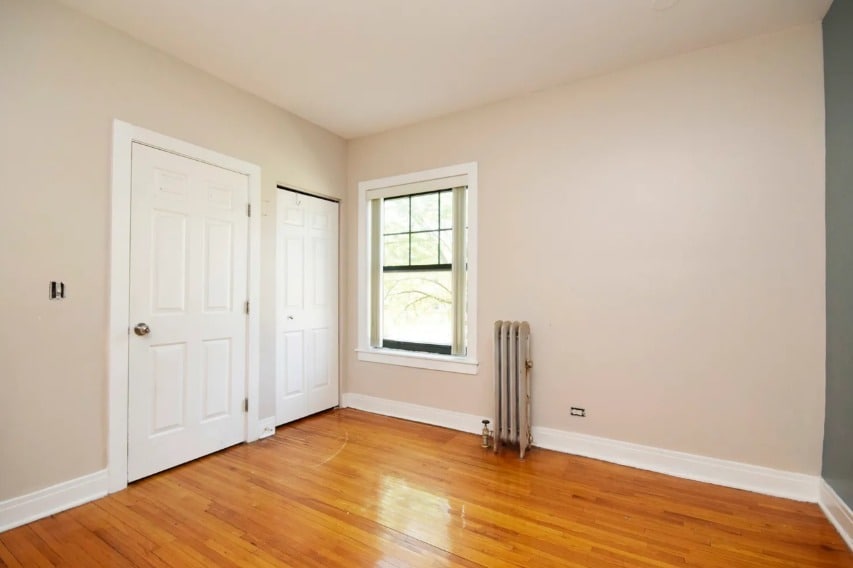 Building Photo - 7033 N Sheridan Rd