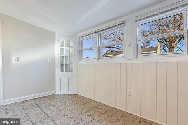 Building Photo - 1615 Grange Rd