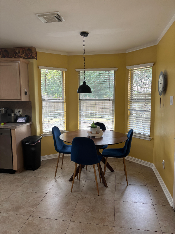 Building Photo - 2703 Silk Tree Ln