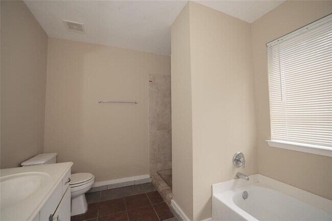 Building Photo - 5115 Summit Lodge Dr