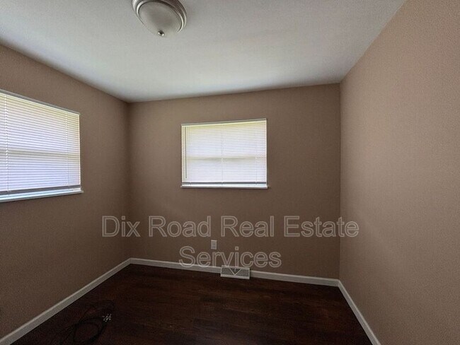 Building Photo - 601 Brelsford Ave