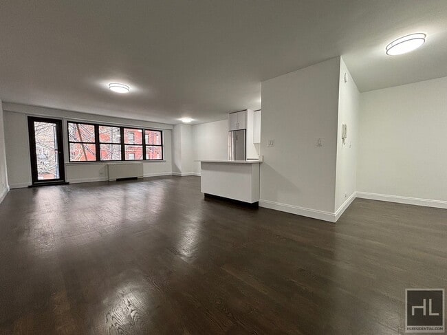 Building Photo - 240 E 82nd St