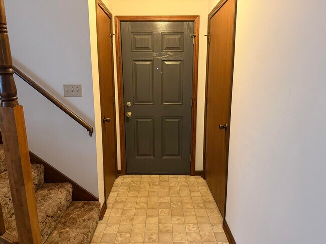 Building Photo - 2205 Warwick St