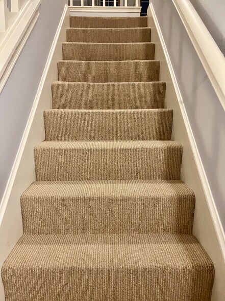 Building Photo - 523 Old Pond Ln