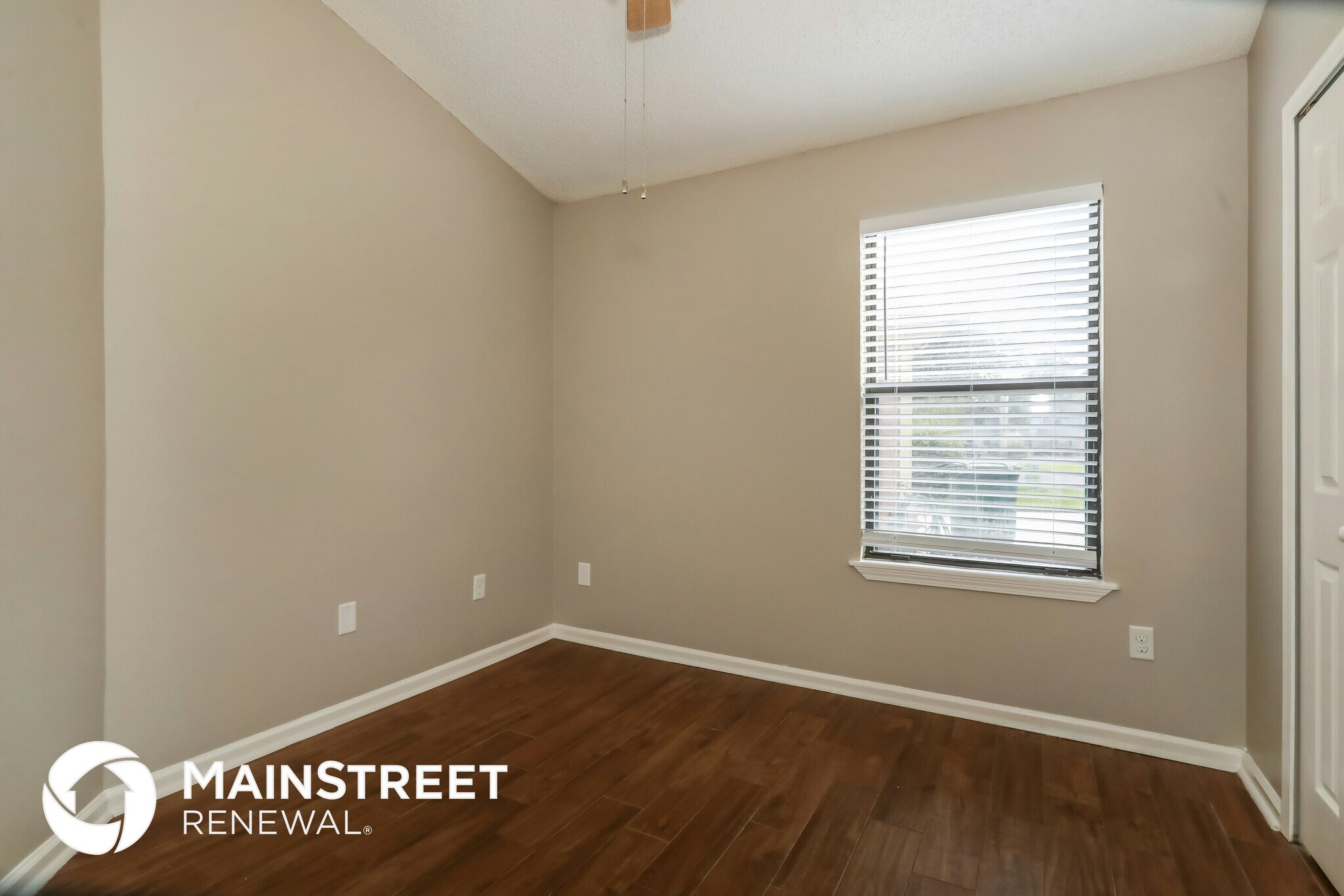 Building Photo - 9845 Paddlewheel Dr W