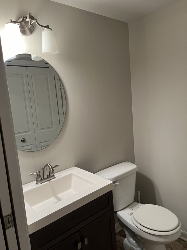 Building Photo - Cozy and Convenient Condo Living at Cambridge Condos in Gallatin, TN - 1192 sq ft Unit Available!