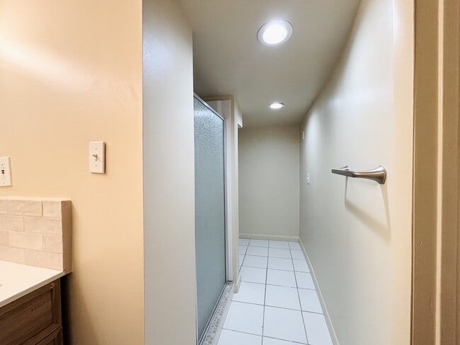 Building Photo - 925 Wilson Ave S