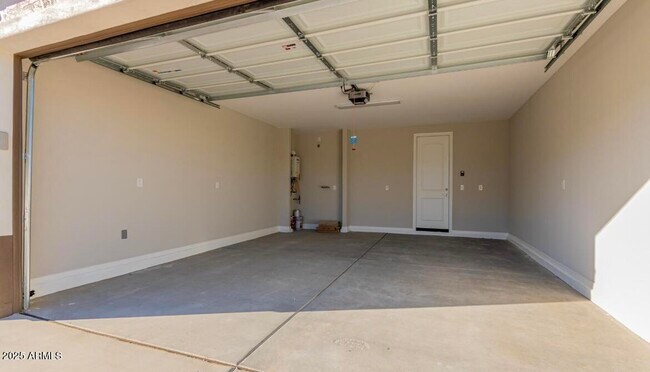 Building Photo - 19754 W Palo Verde Dr