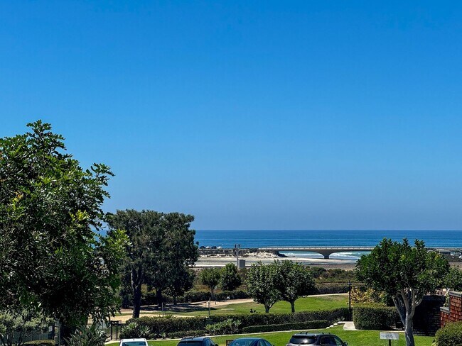 Building Photo - Luxurious Coastal Living: Fully Remodeled 3-Bed, 3.5-Bath with Ocean Views in Sea Point