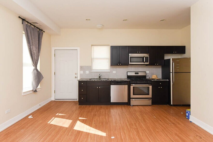 Building Photo - 4748 N Kenneth Ave