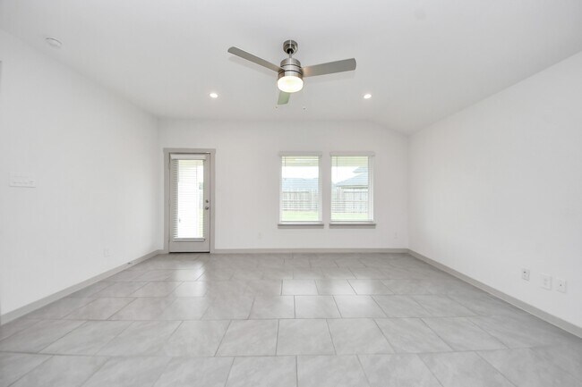 Building Photo - 4911 Pne Hvn Ln