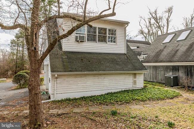 Building Photo - 607 Rosedale Rd