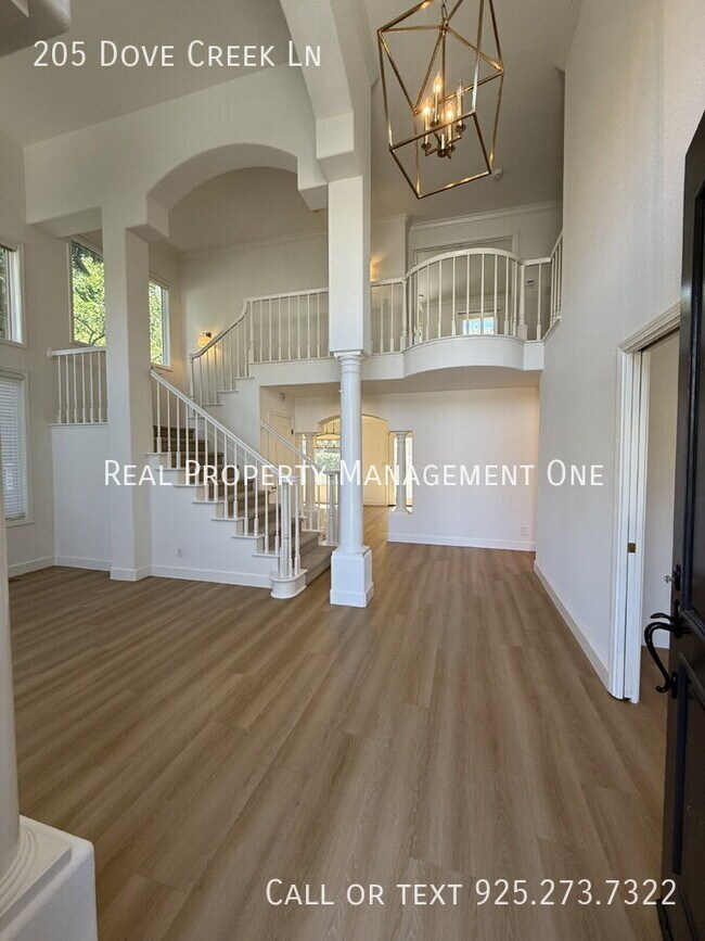 Building Photo - 205 Dove Creek Ln