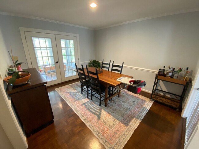 Building Photo - A little slice of paradise within minutes to downtown Greenviille