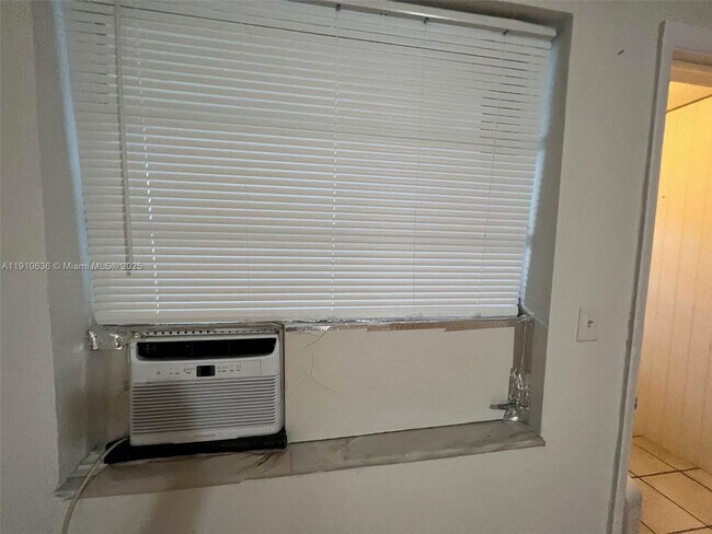 Building Photo - 4841 SW 45th Ave