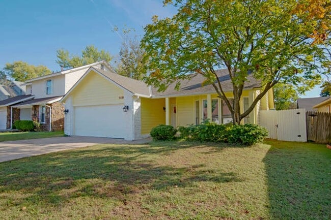 Building Photo - Great little modern and super clean home i...