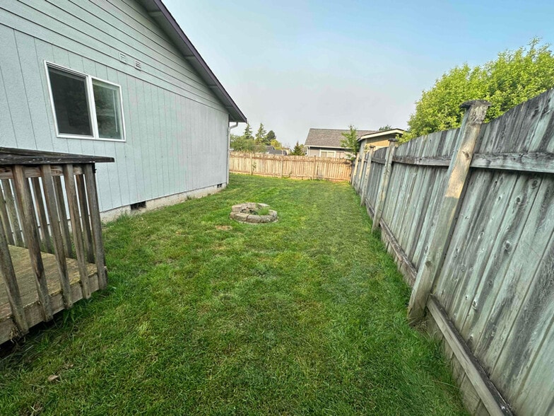 Building Photo - 2815 E Section St