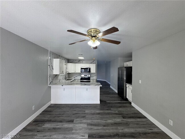 Building Photo - 10171 Arlington Abby St