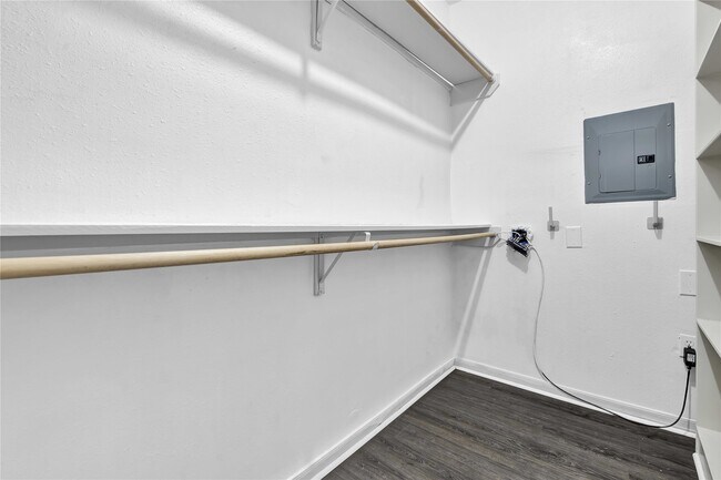 Building Photo - 12565 Melville Dr