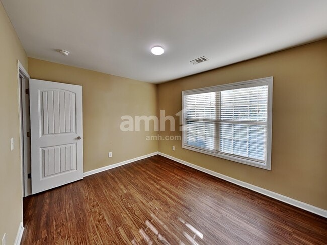 Building Photo - 5655 Livingston Ct