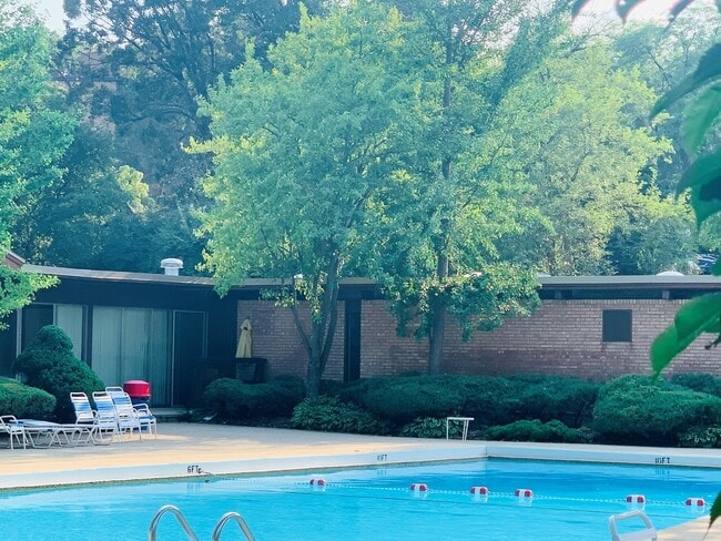Building Photo - 5810 Oakwood Dr