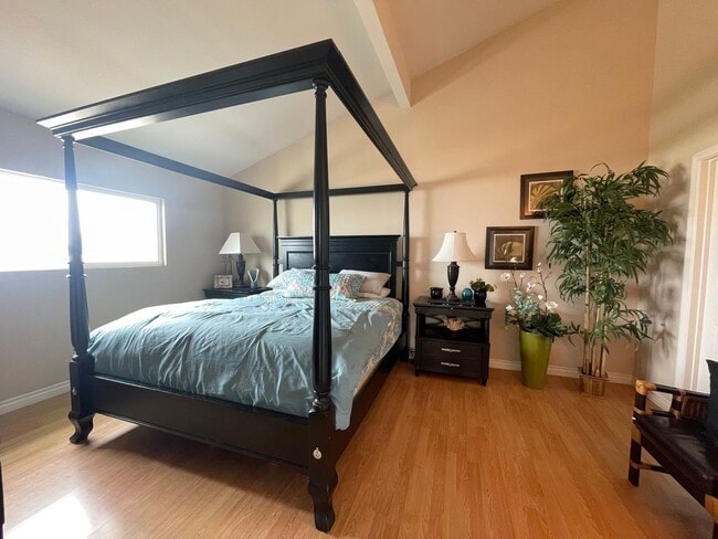 Building Photo - Beachside Condo – Steps to the Sand