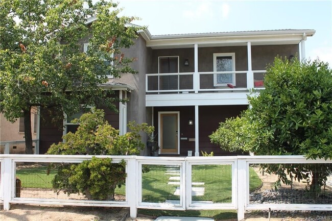 Primary Photo - 2909 W Clark Ave