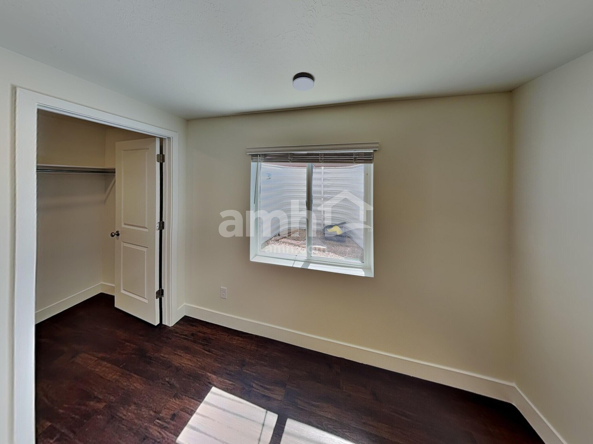 Building Photo - 1211 Redbud Dr