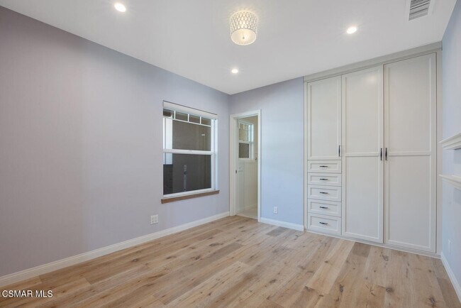 Building Photo - 800 Lake Sherwood Dr
