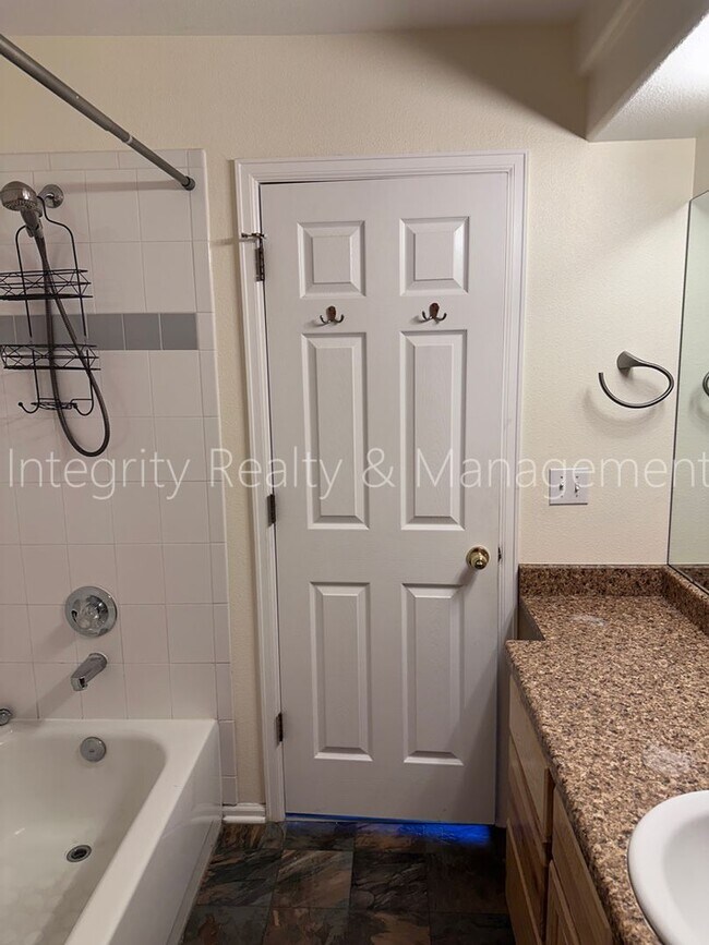 Building Photo - 442 Antero St