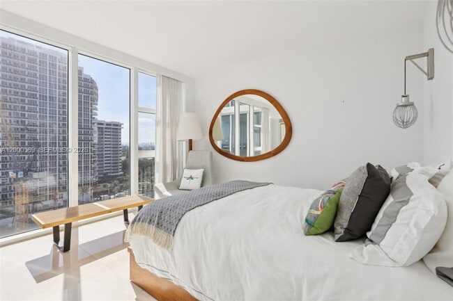 Building Photo - 10275 Collins Ave