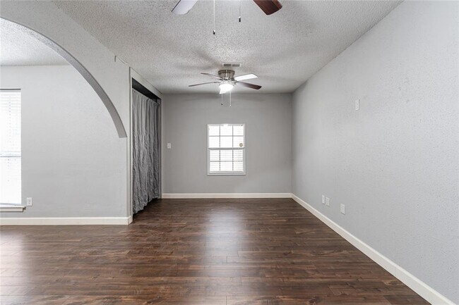 Building Photo - 4514 Oak Shadows Dr