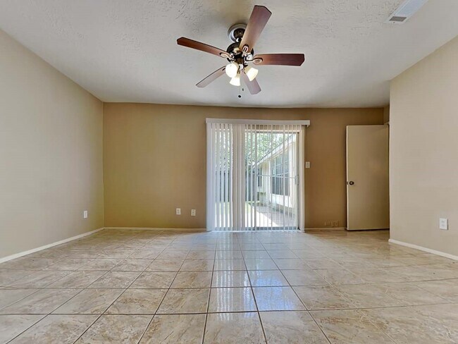 Building Photo - 22610 Meadowgate Dr