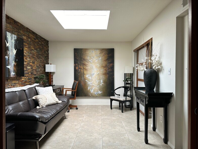 Building Photo - 8552 E Indian School Rd