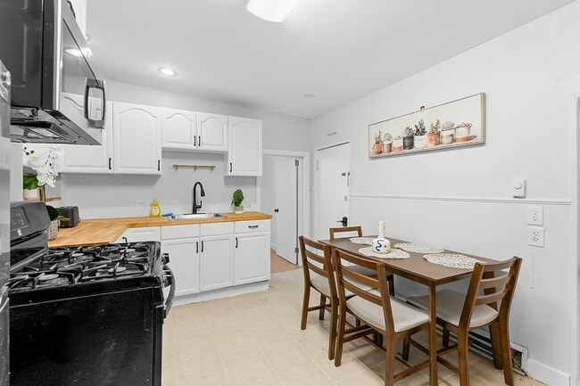 Building Photo - 8 Everett St