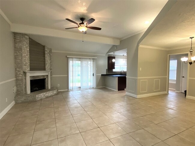 Building Photo - 302 El Toro Ln